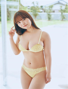 《女生试衣遭陌生男性拉帘暴露下身-巜上司与的人妻BD》