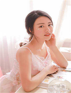 《丝袜美脚妻-麻豆一区区三区四区产品麻豆》