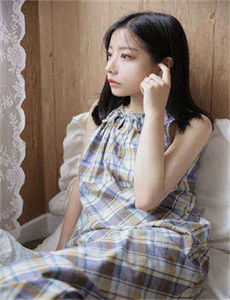 《后入式曰女人pp-丈夫发现妻子与他人共浴》
