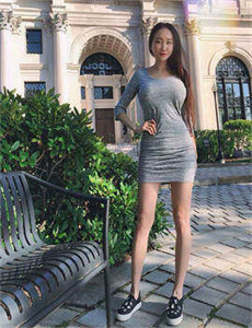 《善良的小峓子2-一点点挤进粉嫩的体内》